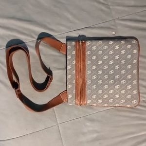 Dooney and Bourke crossbody purse